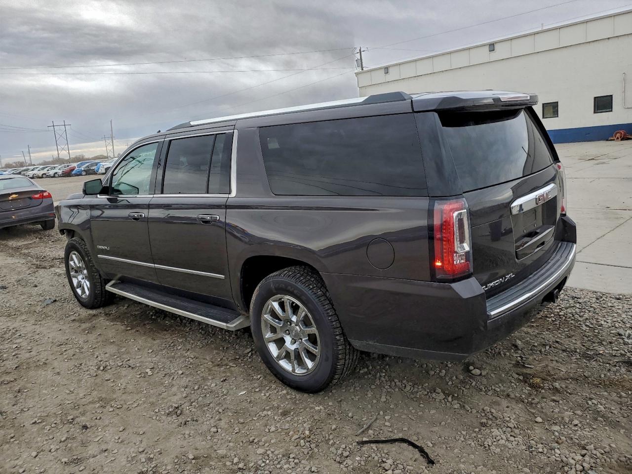 2015 GMC YUKON XL DENALI photo 2