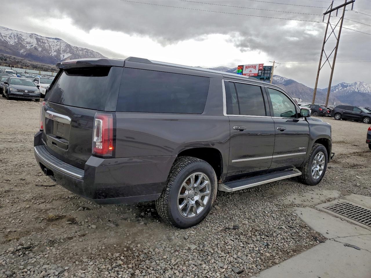 2015 GMC YUKON XL DENALI photo 3