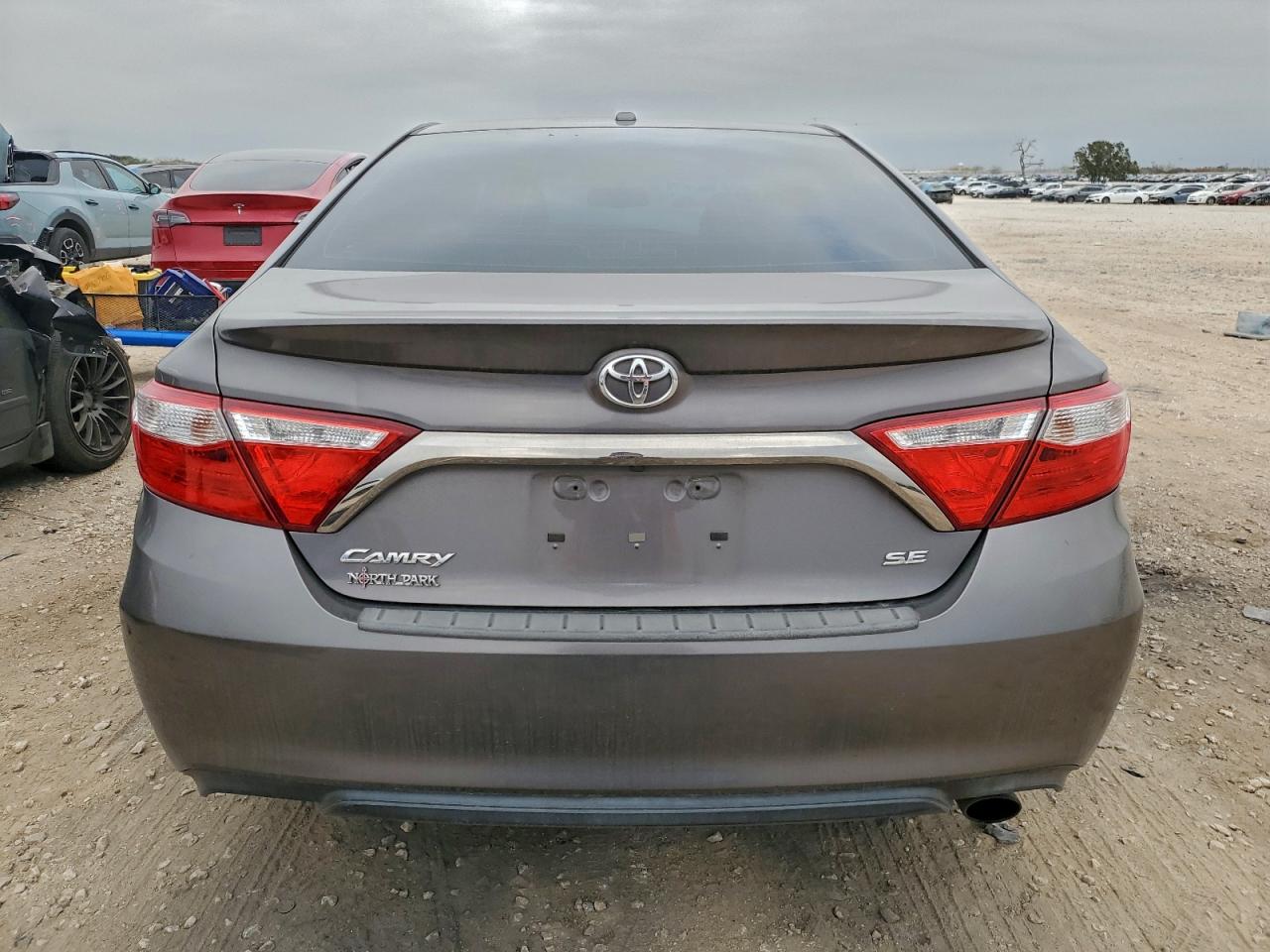 2017 TOYOTA CAMRY LE photo 6
