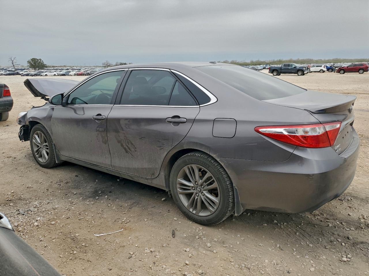 2017 TOYOTA CAMRY LE photo 2