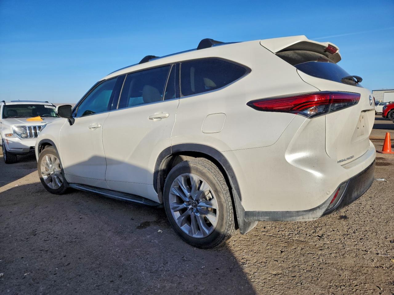 2021 TOYOTA HIGHLANDER LIMITED photo 2