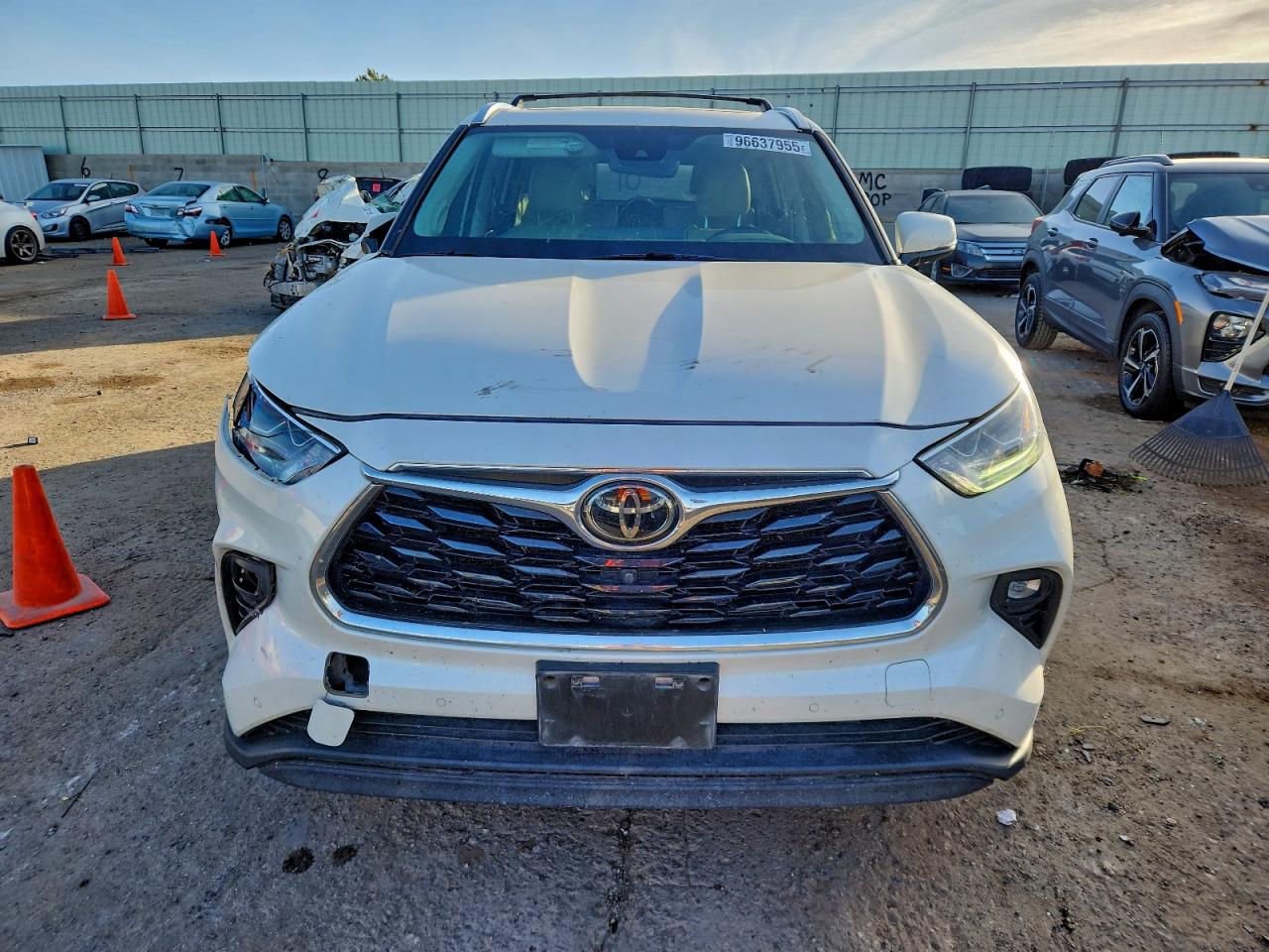 2021 TOYOTA HIGHLANDER LIMITED photo 5