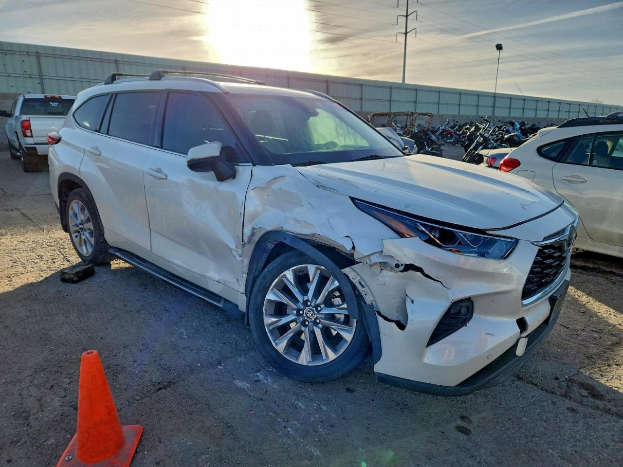 2021 TOYOTA HIGHLANDER LIMITED photo 4