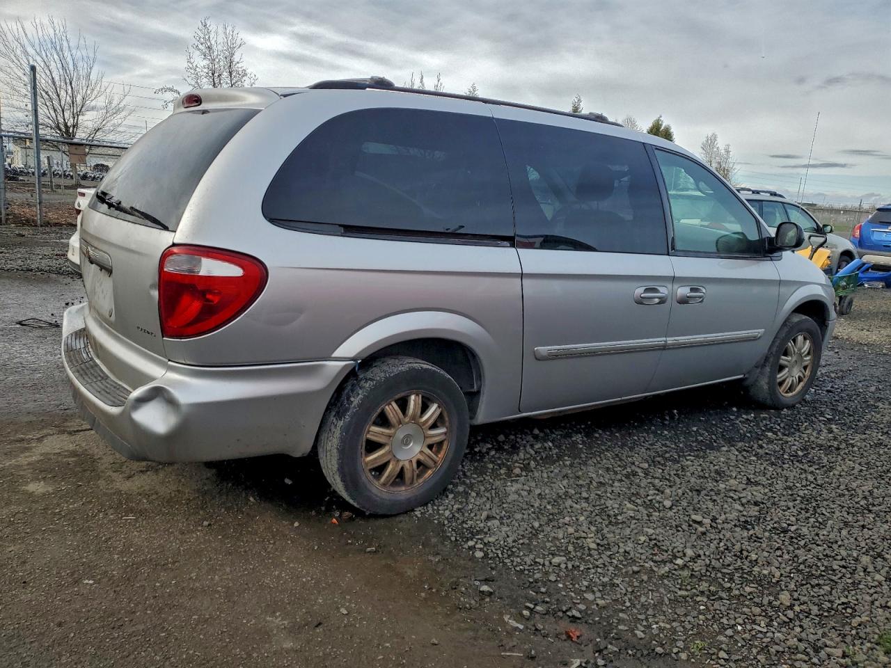 2006 CHRYSLER TOWN & COUNTRY TOURING photo 3
