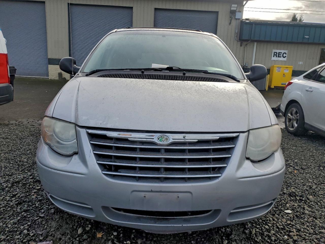 2006 CHRYSLER TOWN & COUNTRY TOURING photo 5
