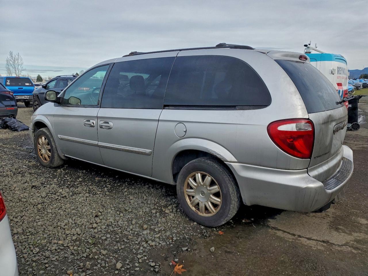 2006 CHRYSLER TOWN & COUNTRY TOURING photo 2