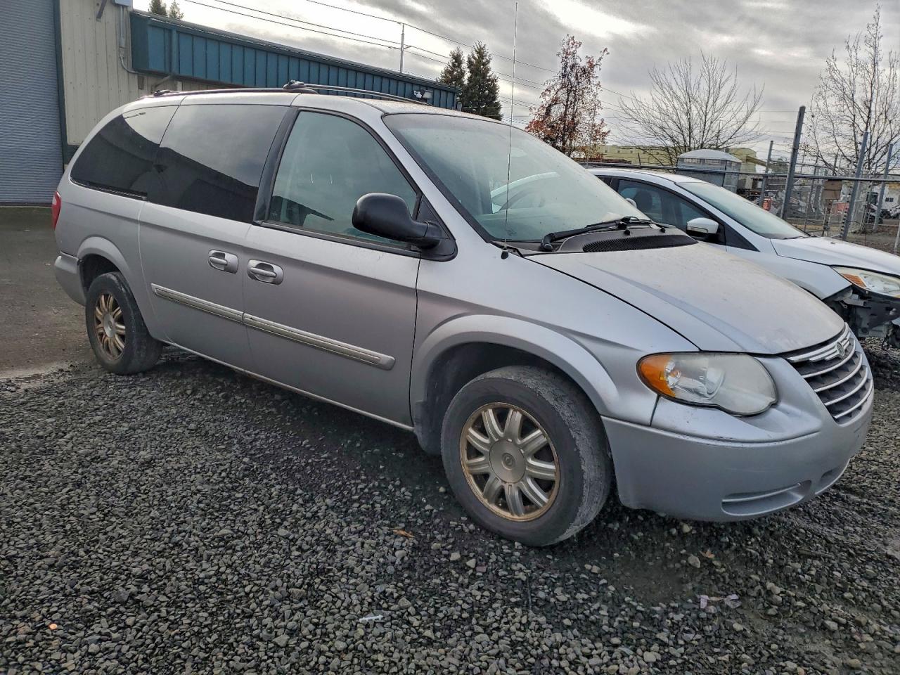 2006 CHRYSLER TOWN & COUNTRY TOURING photo 4
