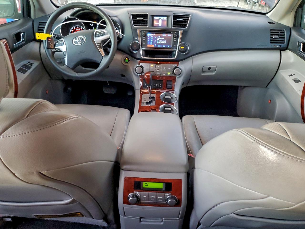 2013 TOYOTA HIGHLANDER LIMITED photo 8