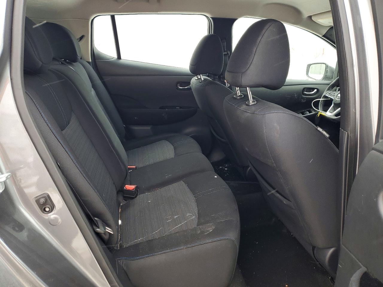 2018 NISSAN LEAF S photo 11