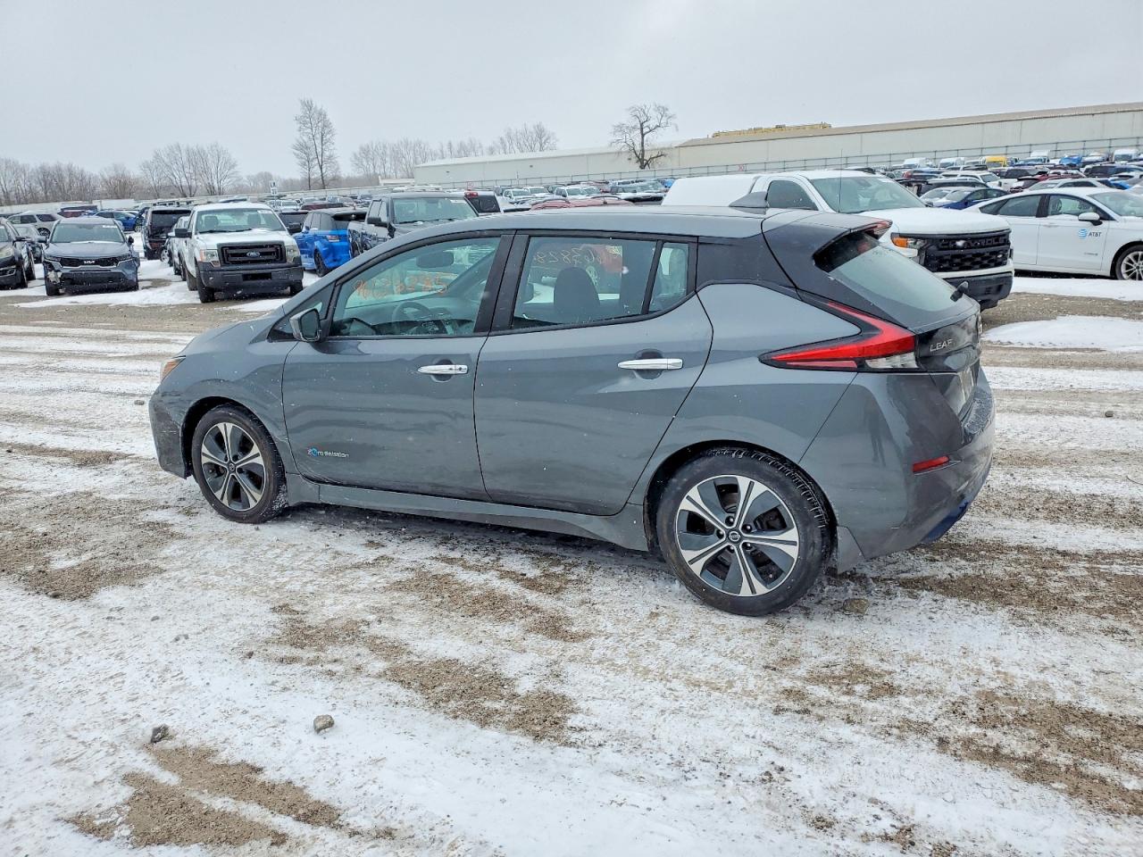 2018 NISSAN LEAF S photo 2