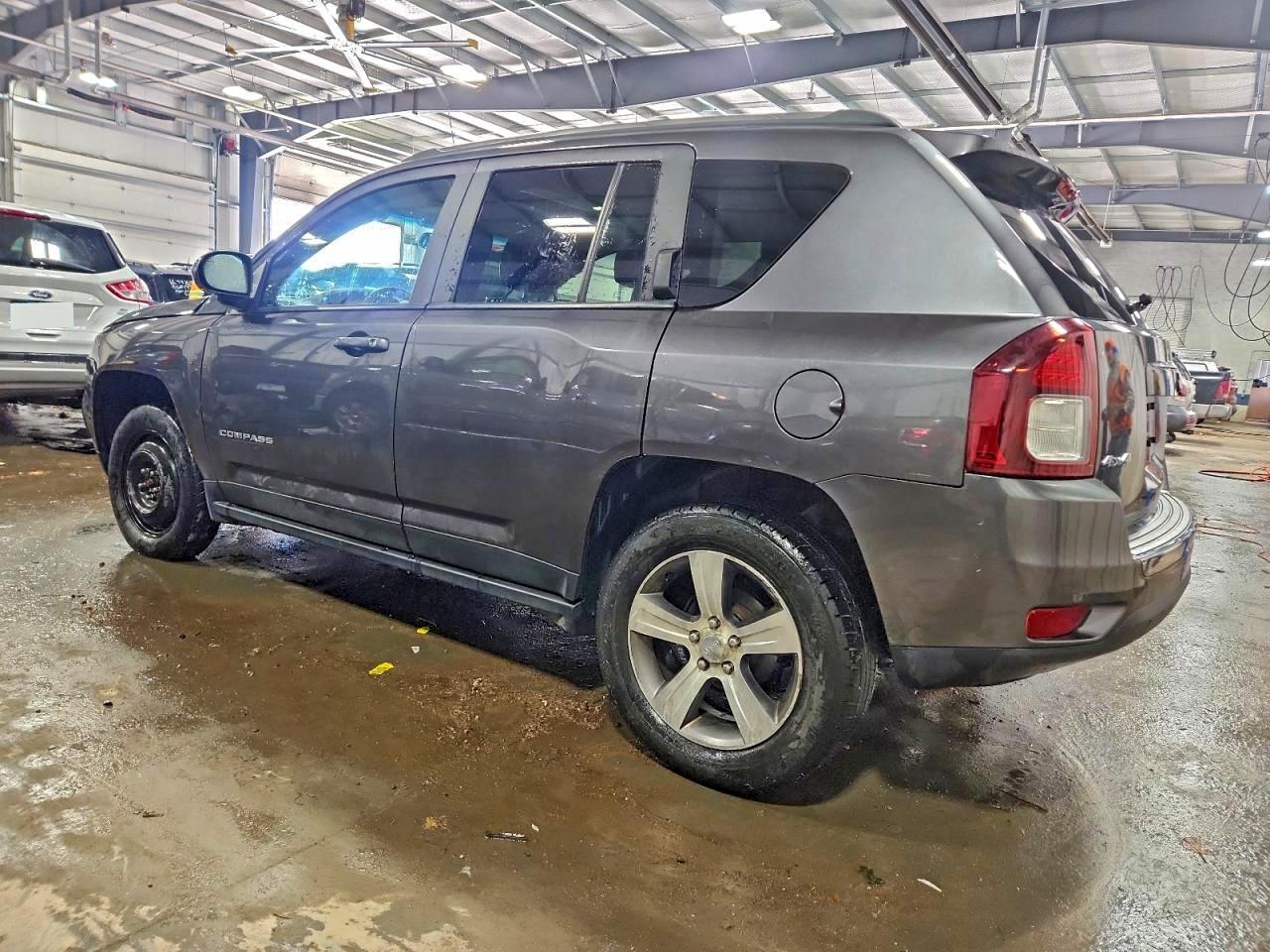 2017 JEEP COMPASS LATITUDE photo 2