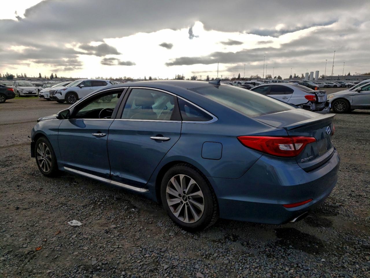 2015 HYUNDAI SONATA SPORT photo 2