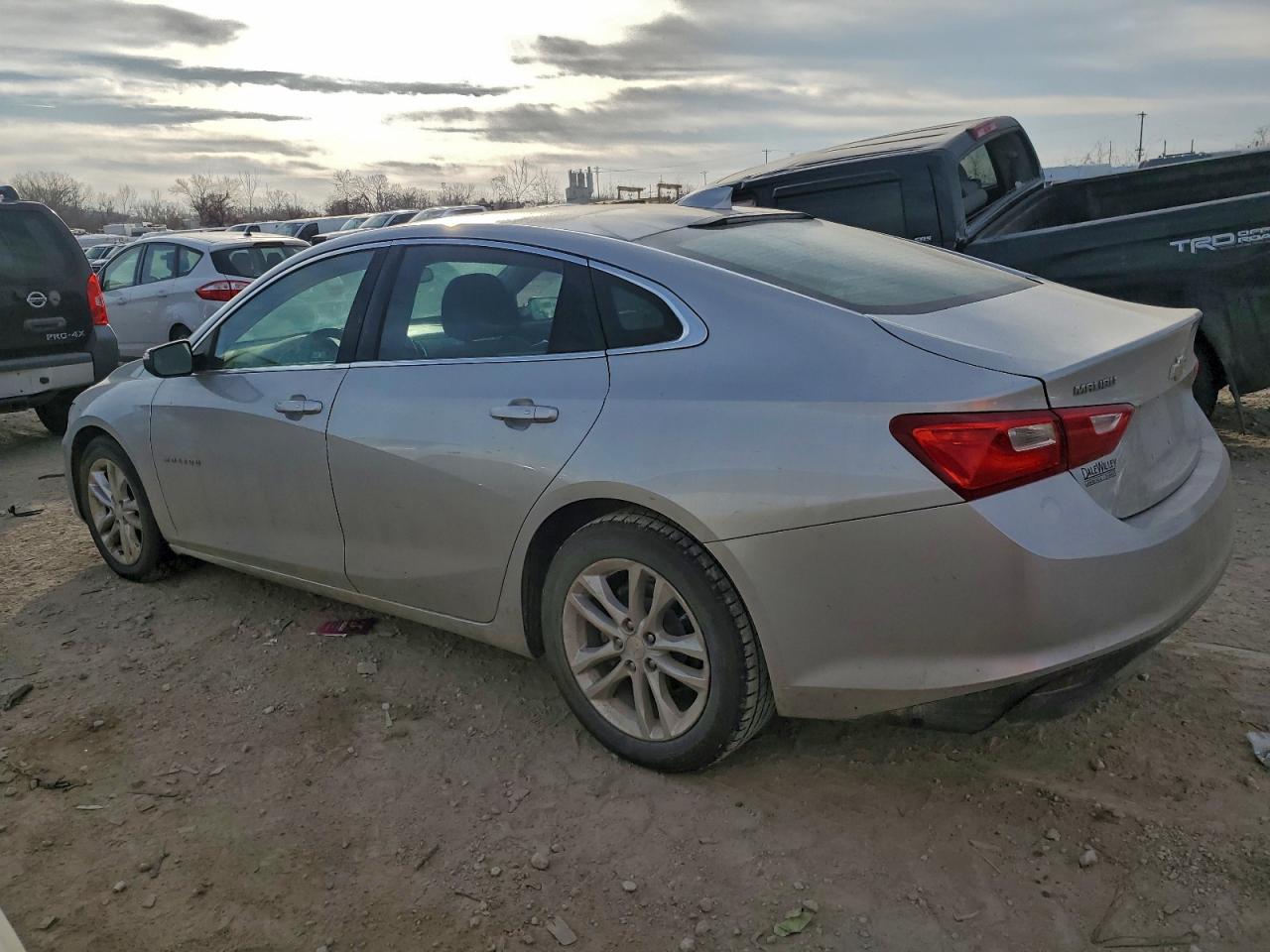 2016 CHEVROLET MALIBU LT photo 2