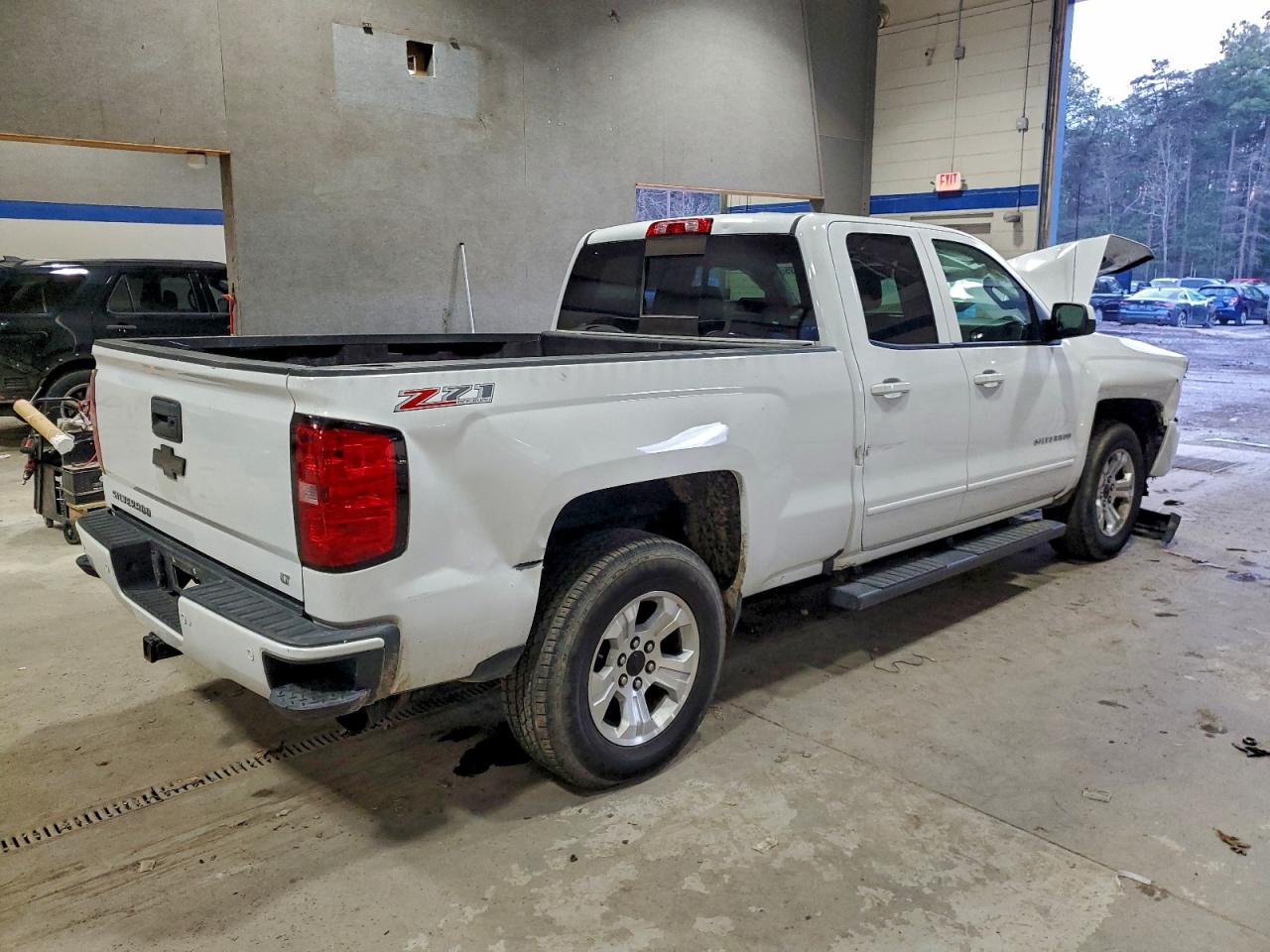 2016 CHEVROLET SILVERADO K1500 LT photo 3