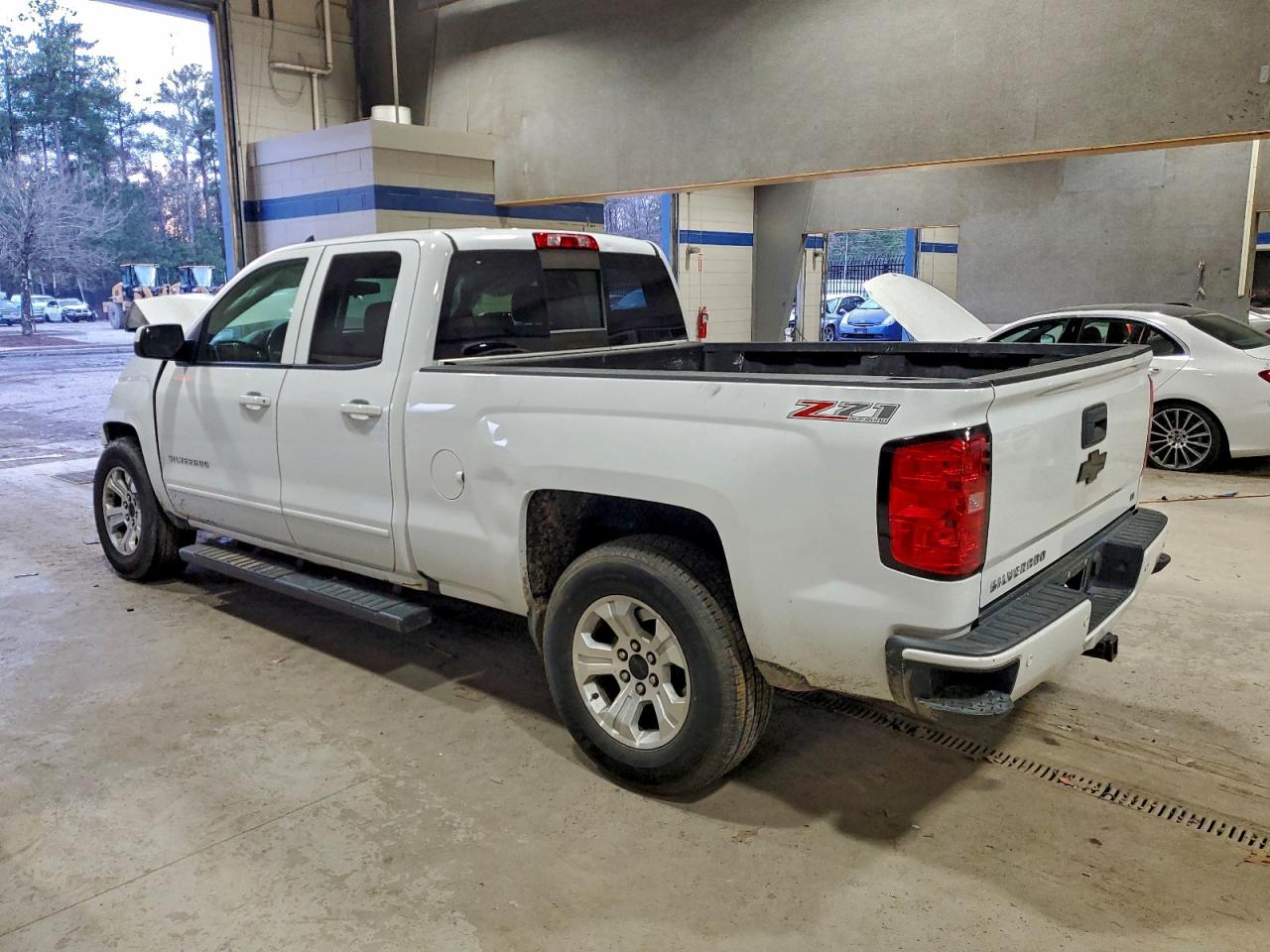 2016 CHEVROLET SILVERADO K1500 LT photo 2
