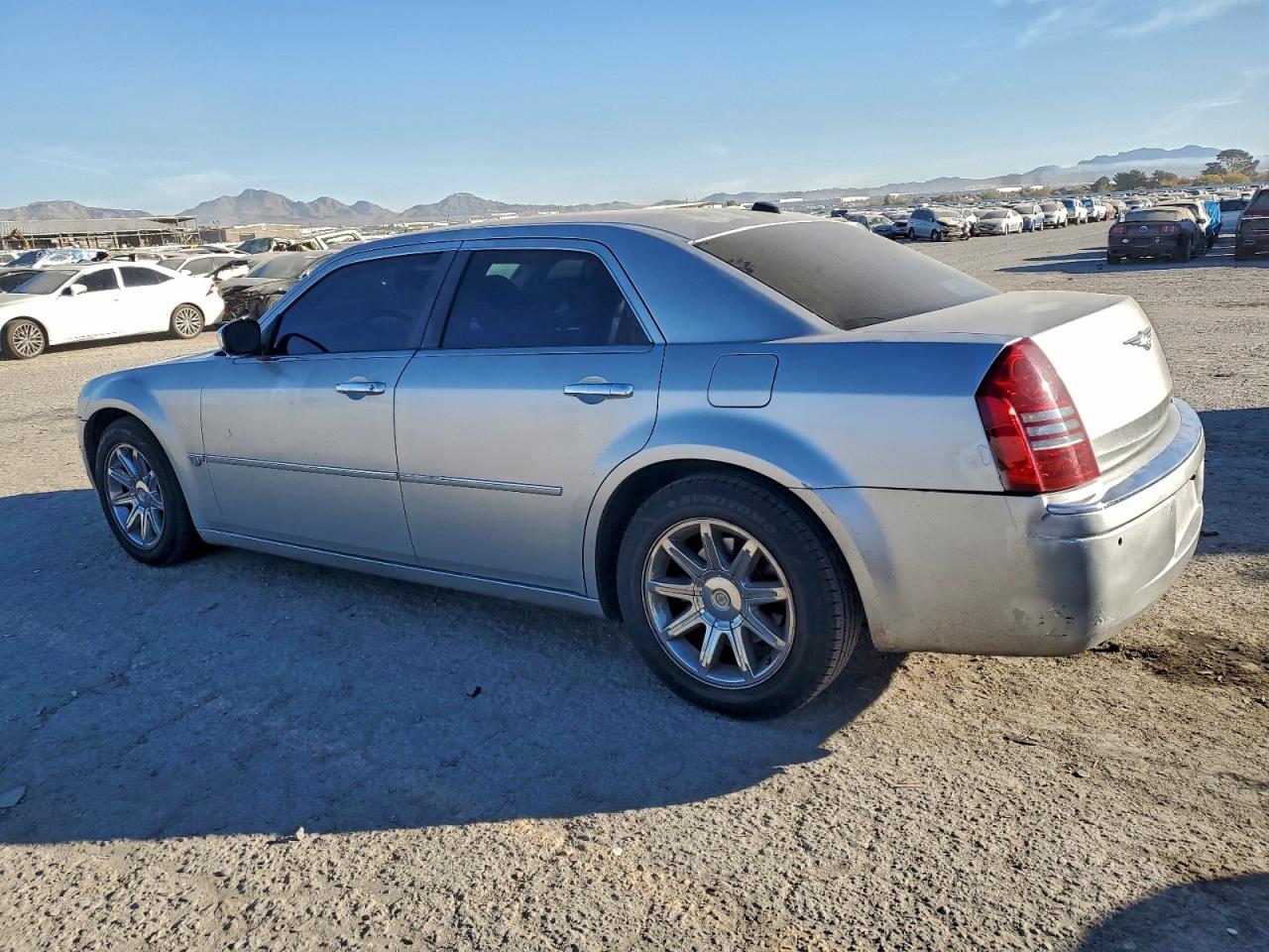 2005 CHRYSLER 300C photo 2