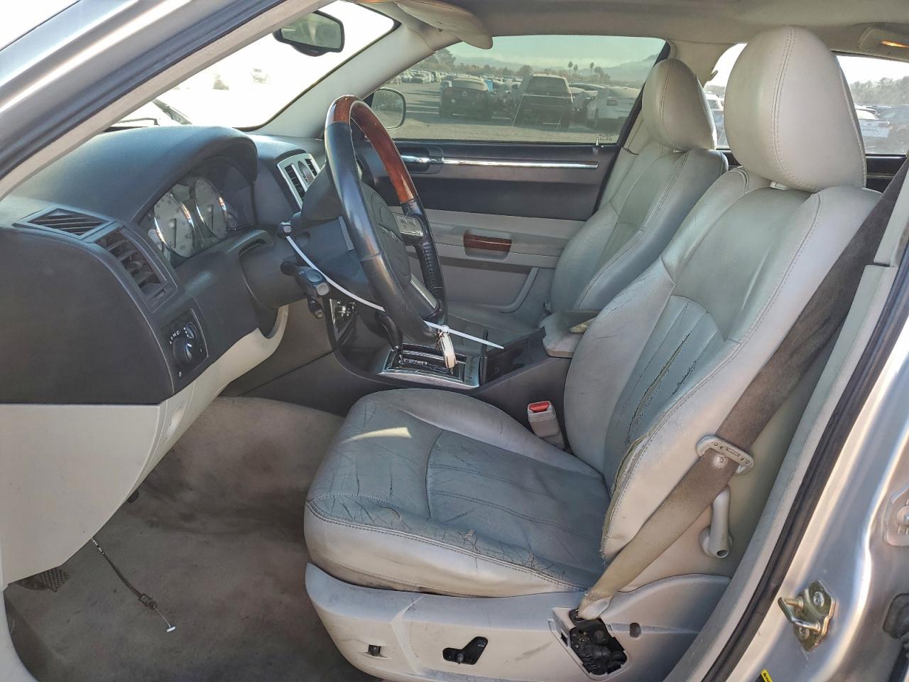 2005 CHRYSLER 300C photo 7