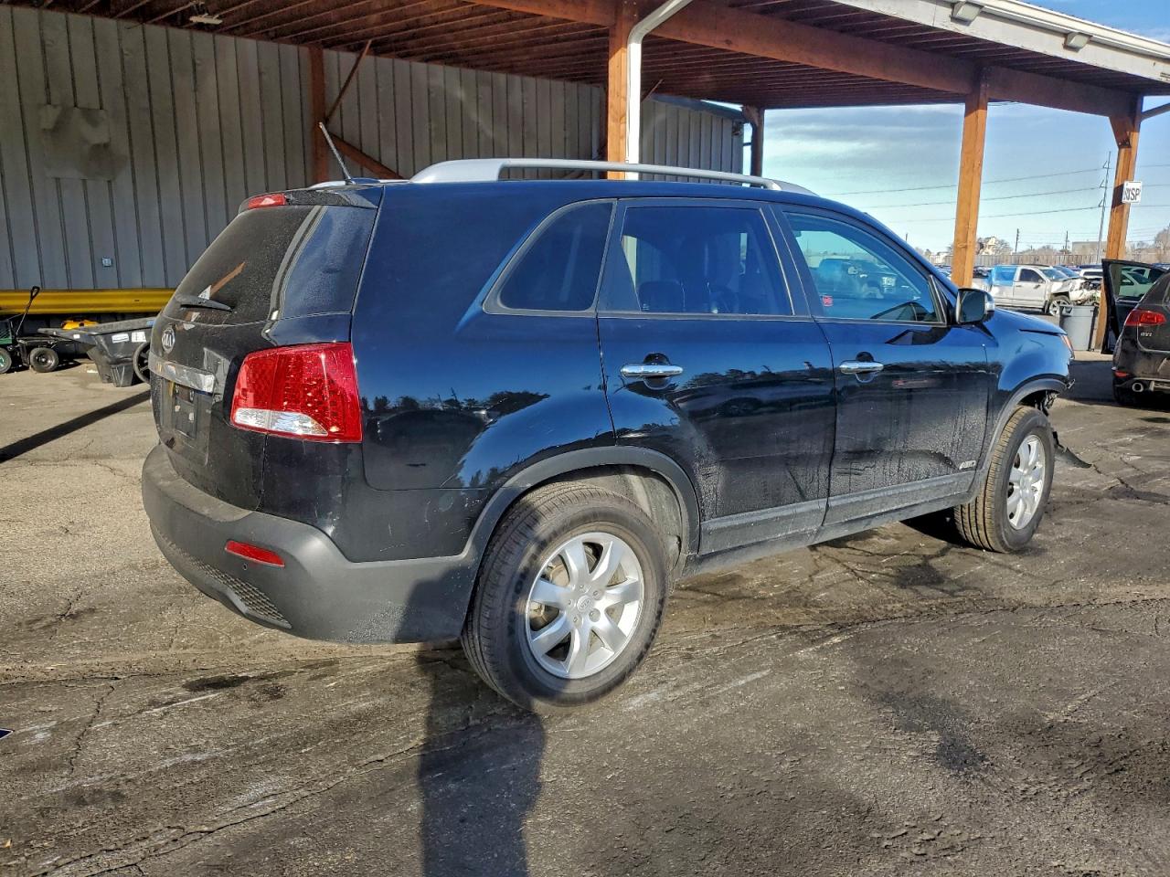 2011 KIA SORENTO LX photo 3