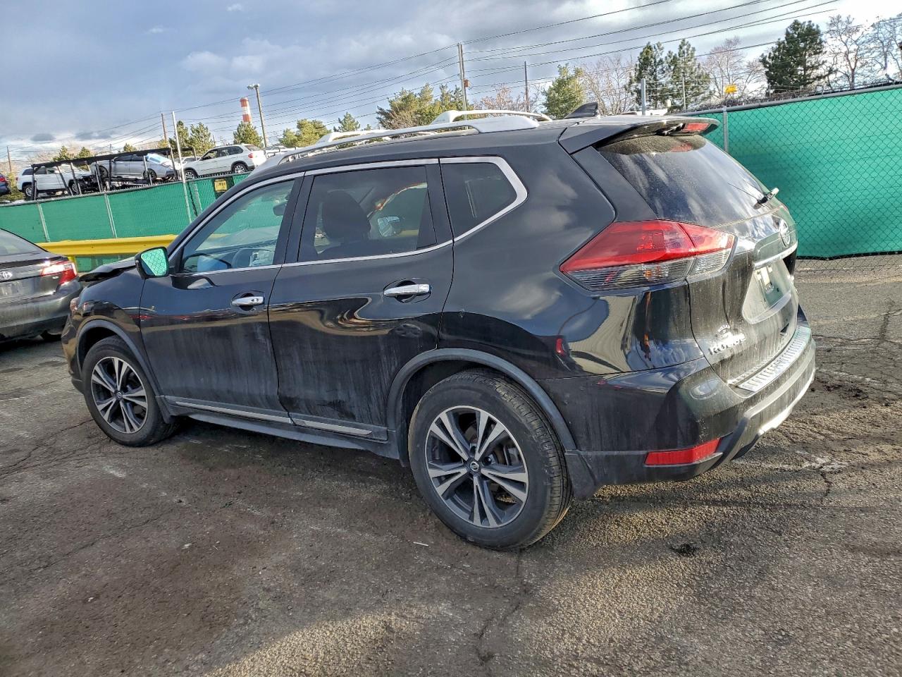 2018 NISSAN ROGUE S photo 2