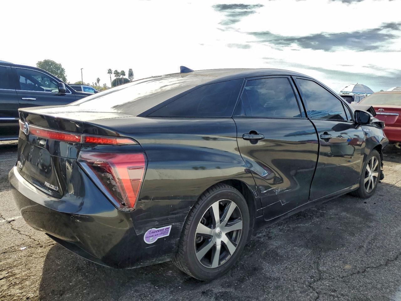 2018 TOYOTA MIRAI photo 3