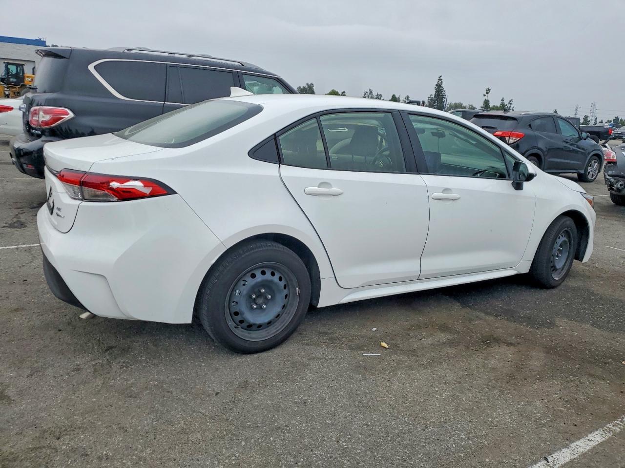 2025 TOYOTA COROLLA LE photo 3