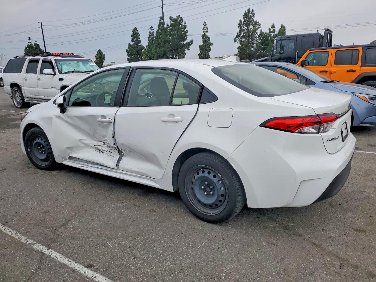 2025 TOYOTA COROLLA LE photo 2