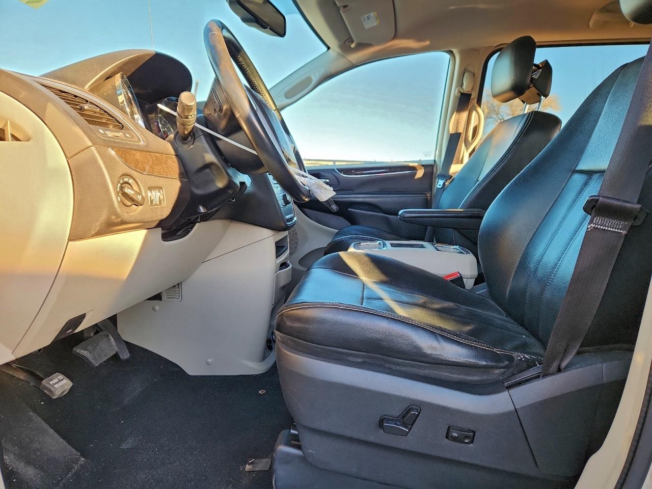 2013 CHRYSLER TOWN & COUNTRY TOURING photo 7