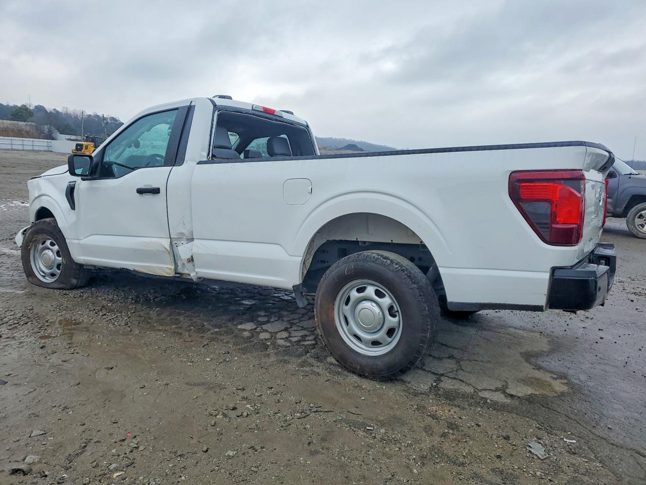 2024 FORD F150 XL photo 2