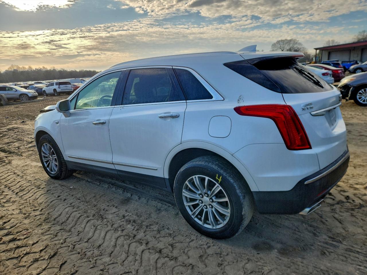 2017 CADILLAC XT5 LUXURY photo 2