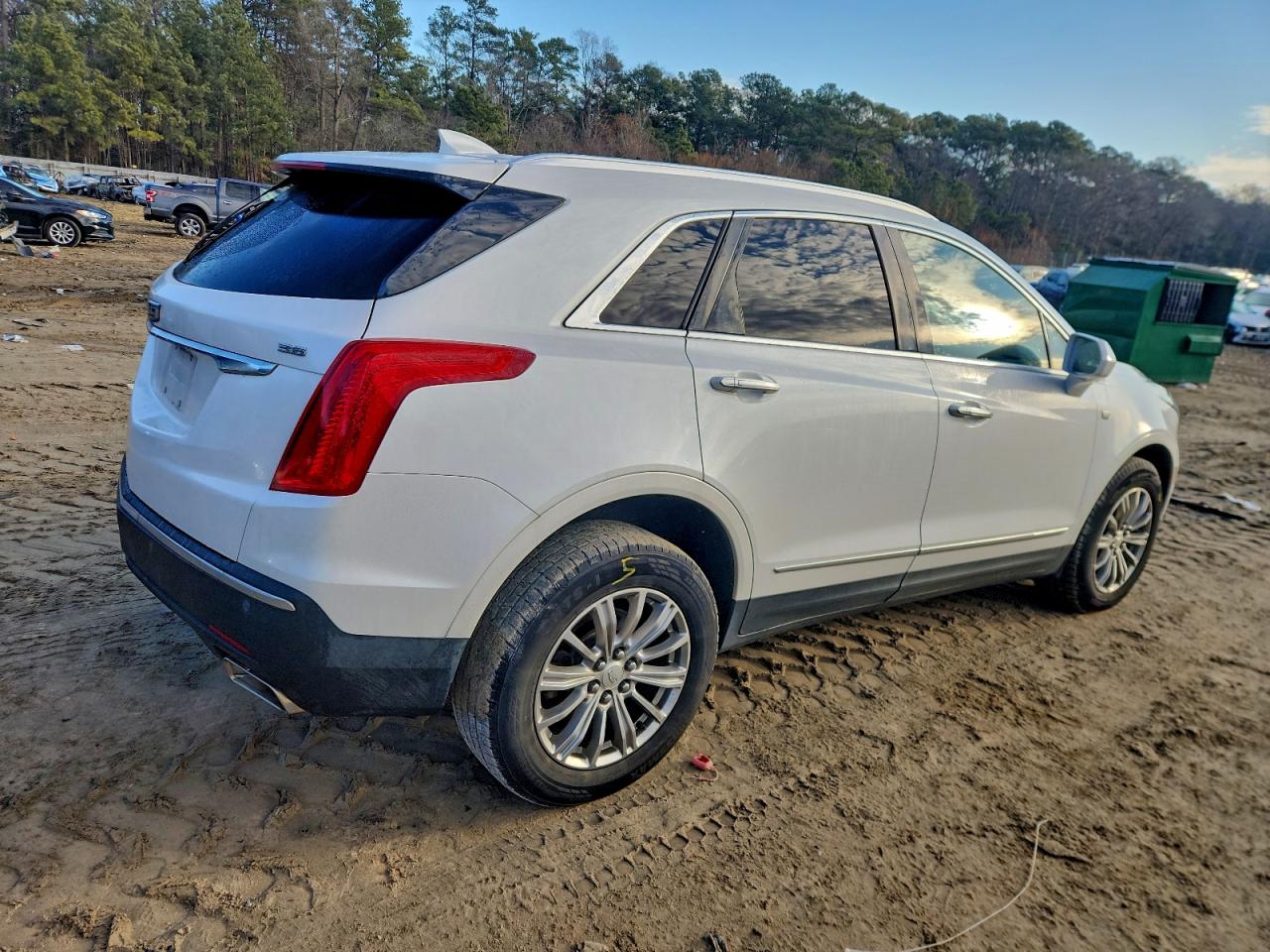 2017 CADILLAC XT5 LUXURY photo 3