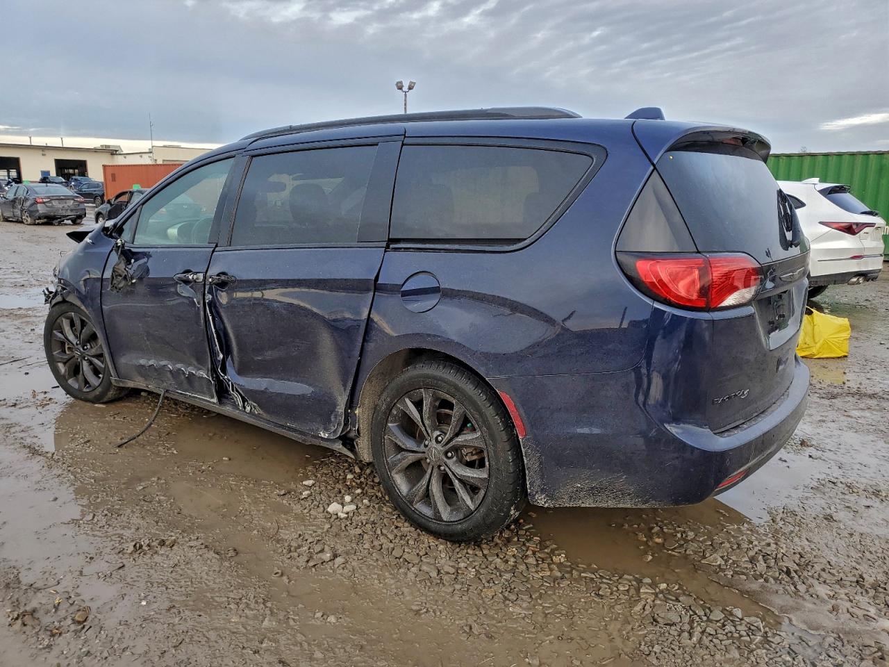 2019 CHRYSLER PACIFICA LIMITED photo 2
