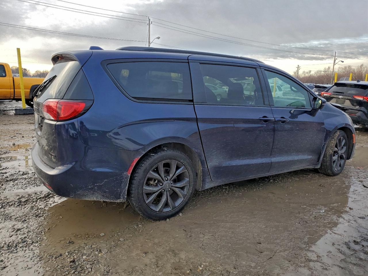 2019 CHRYSLER PACIFICA LIMITED photo 3