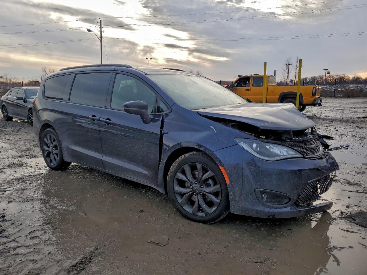 2019 CHRYSLER PACIFICA LIMITED photo 4