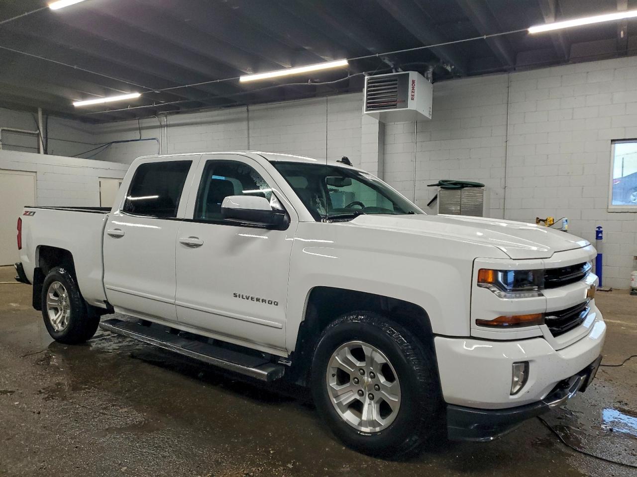 2017 CHEVROLET SILVERADO K1500 LT photo 4
