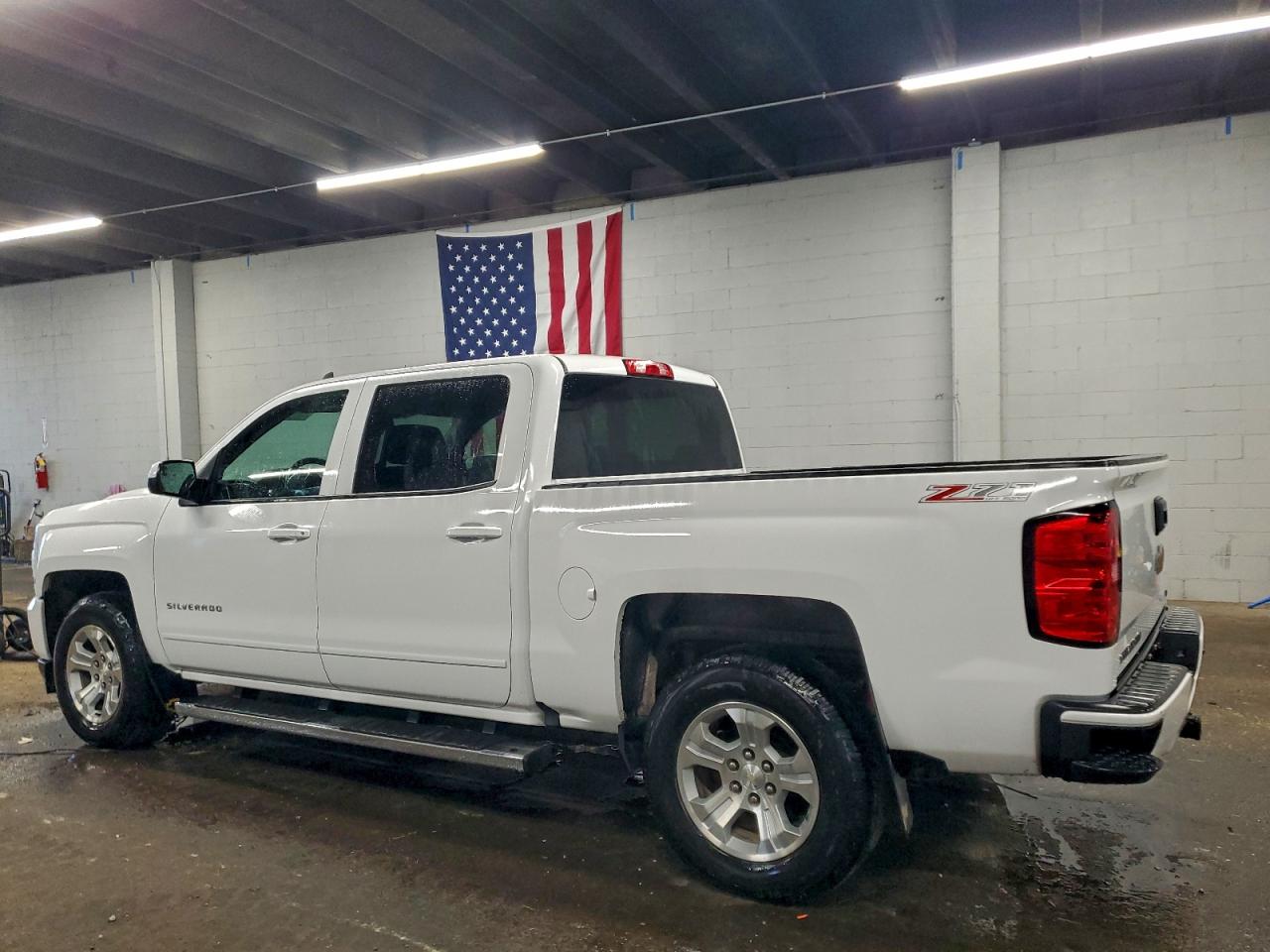 2017 CHEVROLET SILVERADO K1500 LT photo 2