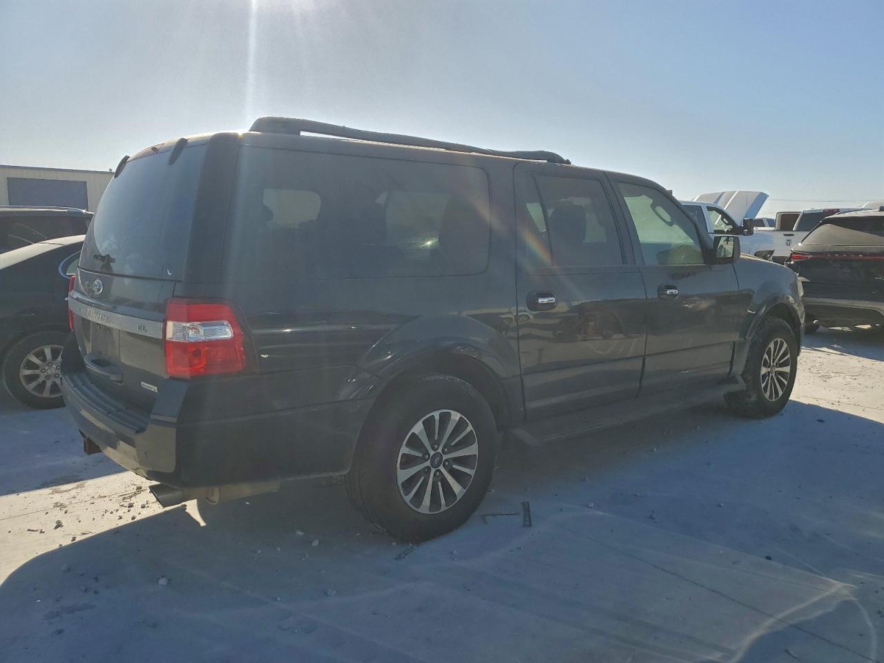 2015 FORD EXPEDITION EL XLT photo 3