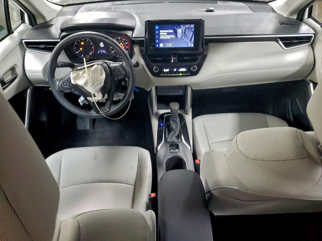 2023 TOYOTA COROLLA CROSS L photo 8