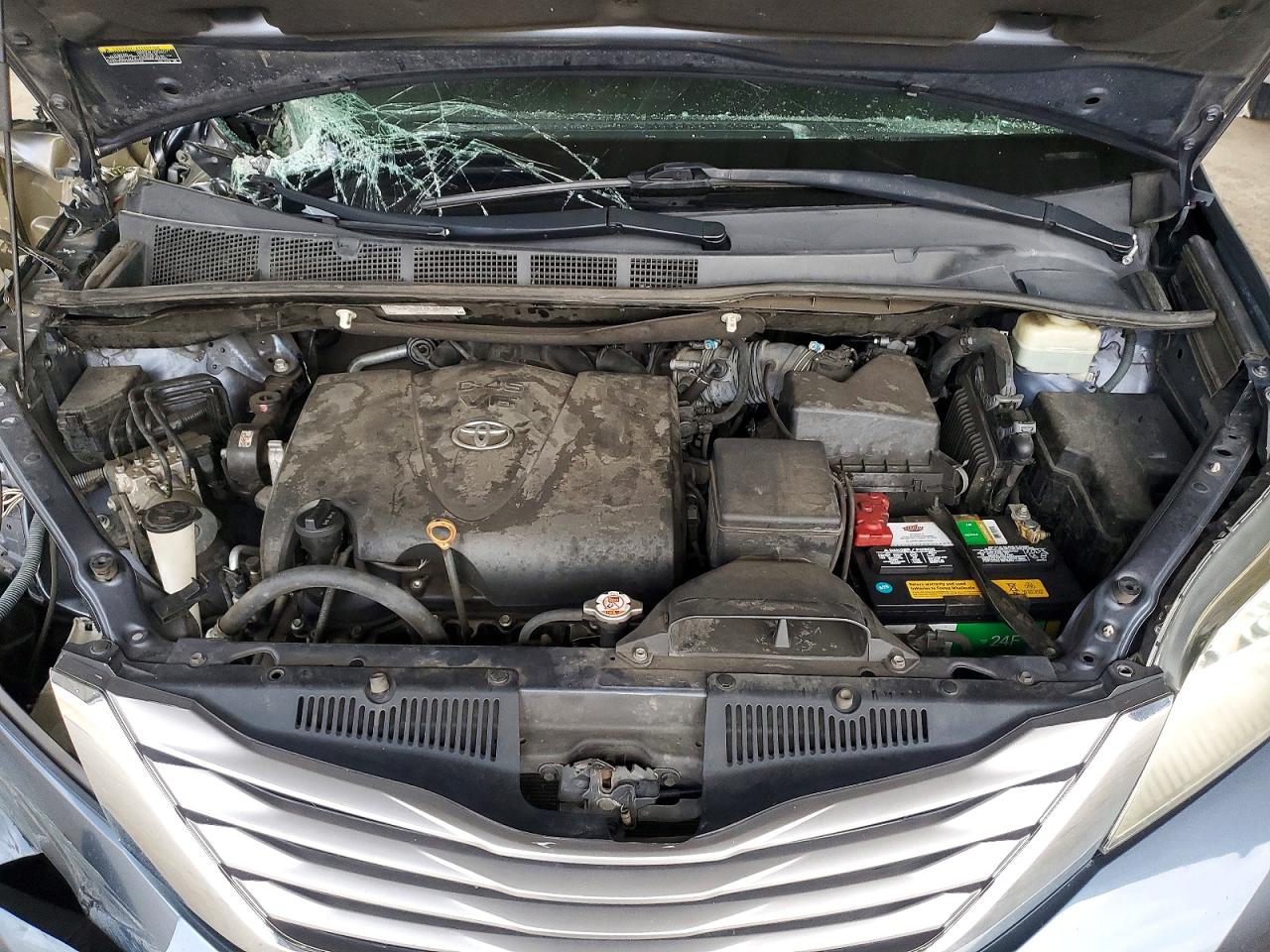 2017 TOYOTA SIENNA XLE photo 12