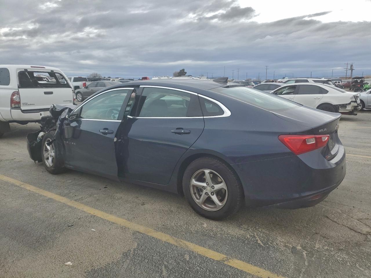 2018 CHEVROLET MALIBU LS photo 2