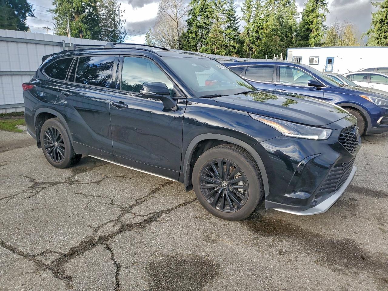 2024 TOYOTA HIGHLANDER LE photo 4
