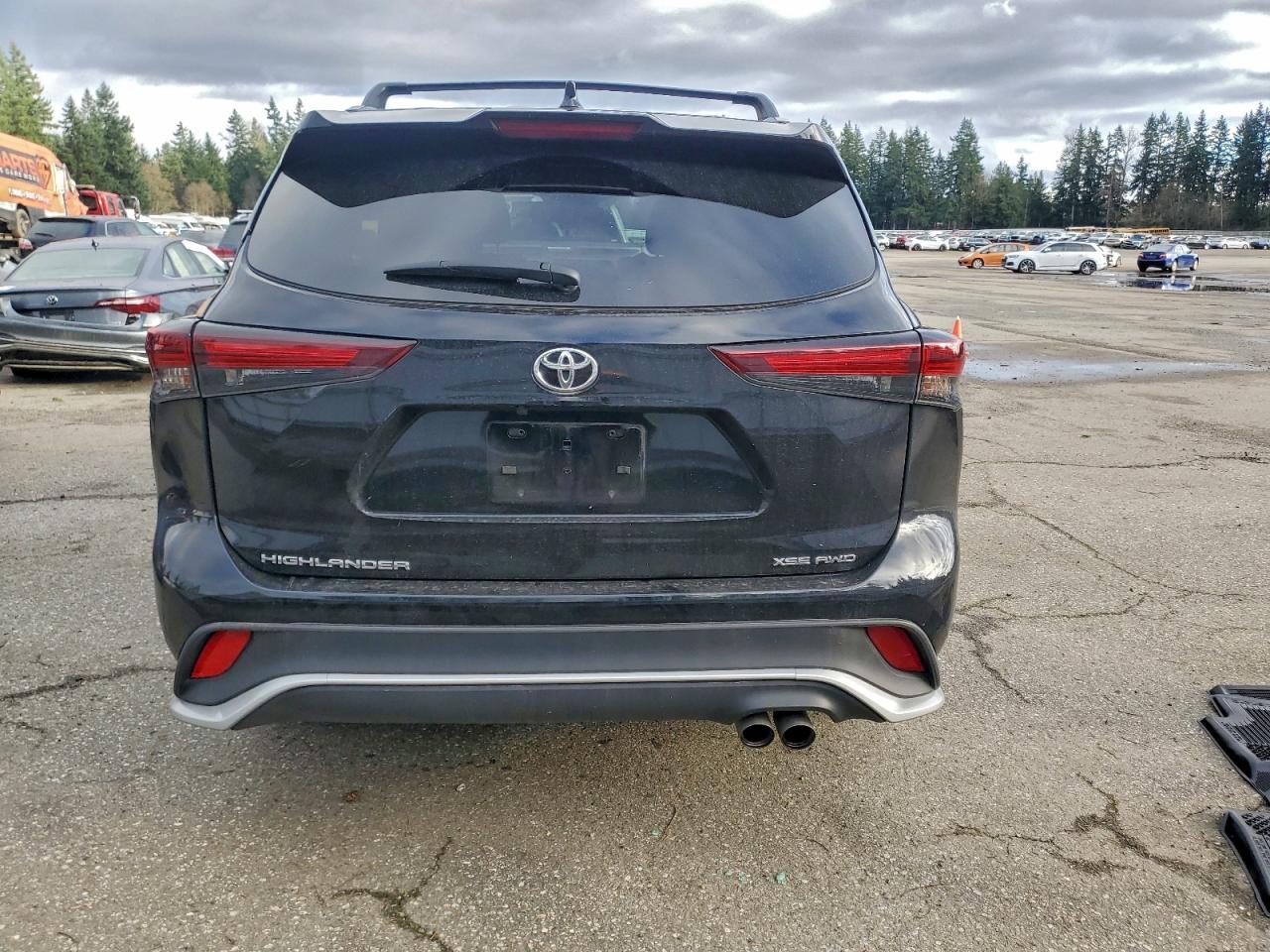 2024 TOYOTA HIGHLANDER LE photo 6