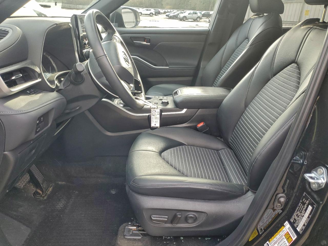 2024 TOYOTA HIGHLANDER LE photo 7