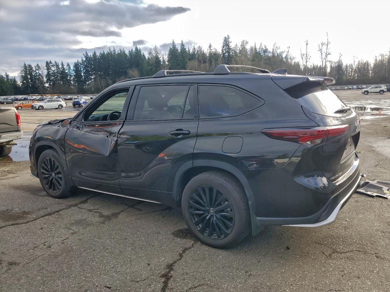 2024 TOYOTA HIGHLANDER LE photo 2