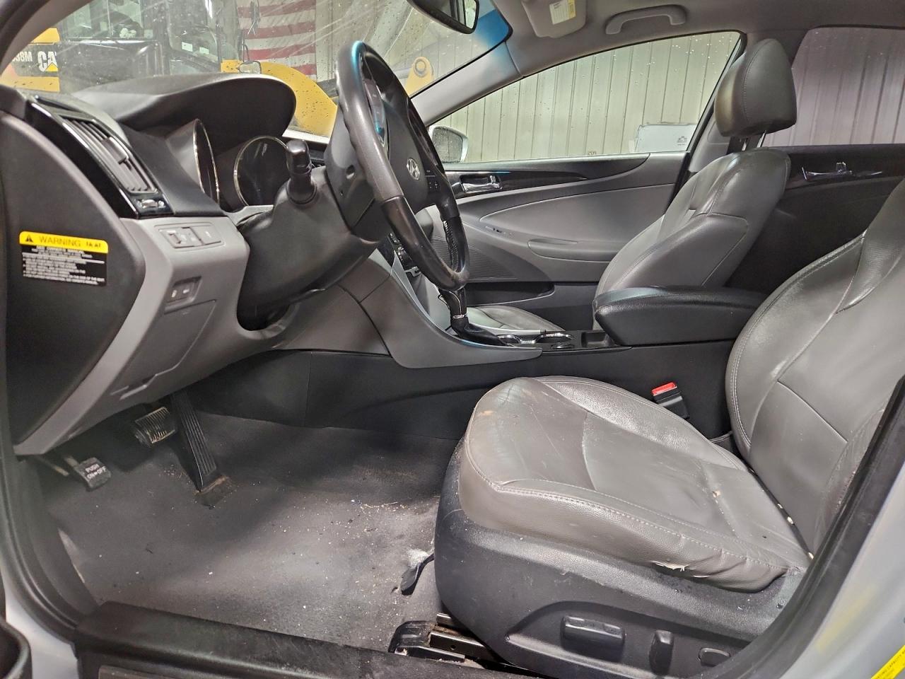 2011 HYUNDAI SONATA SE photo 7