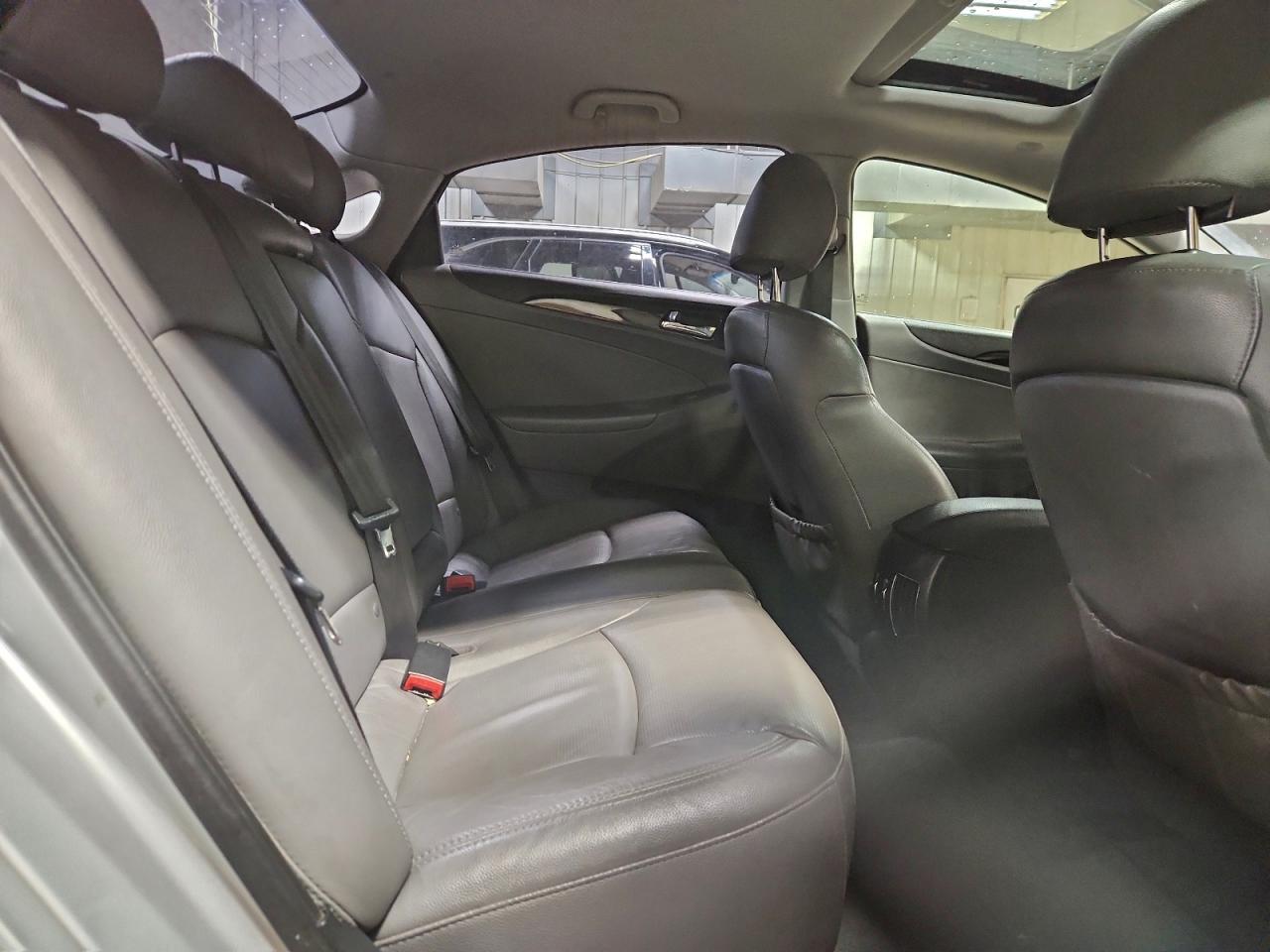 2011 HYUNDAI SONATA SE photo 10