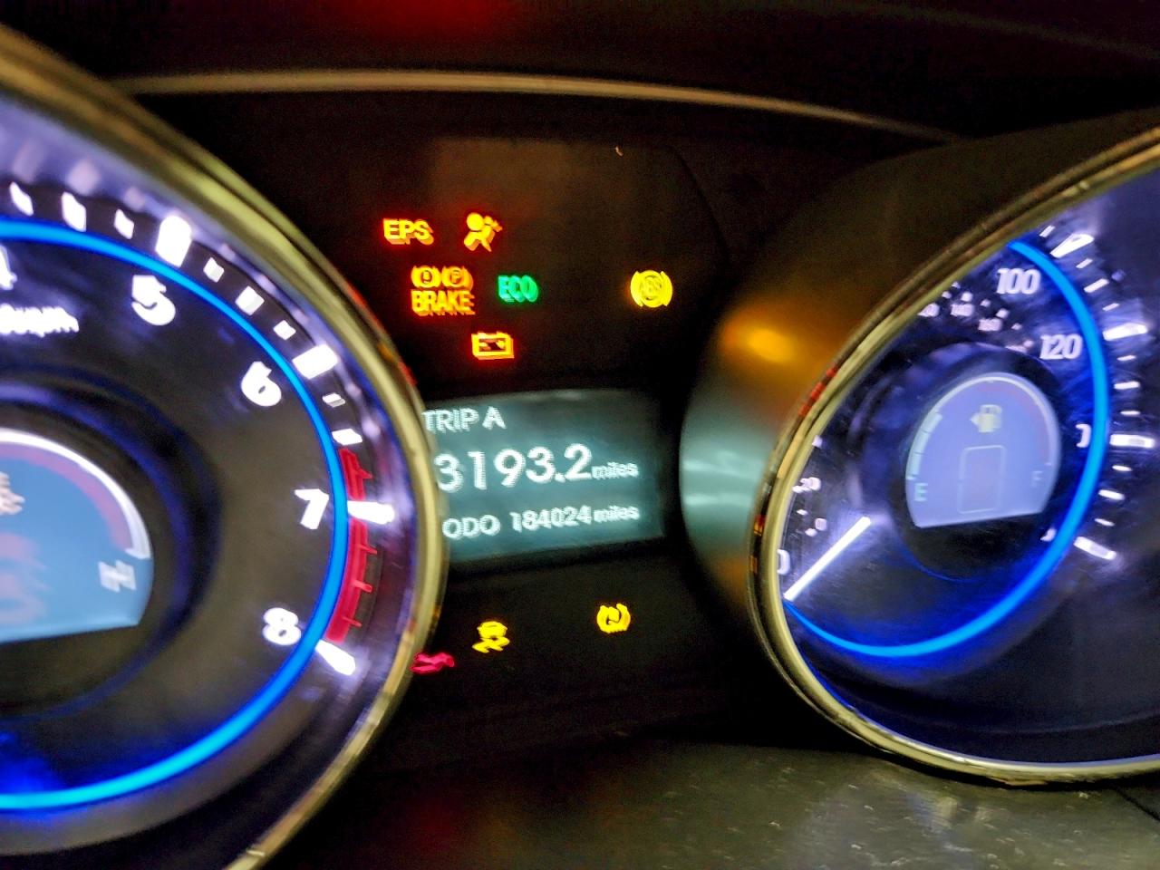 2011 HYUNDAI SONATA SE photo 9