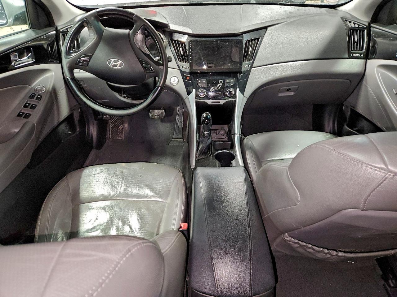 2011 HYUNDAI SONATA SE photo 8