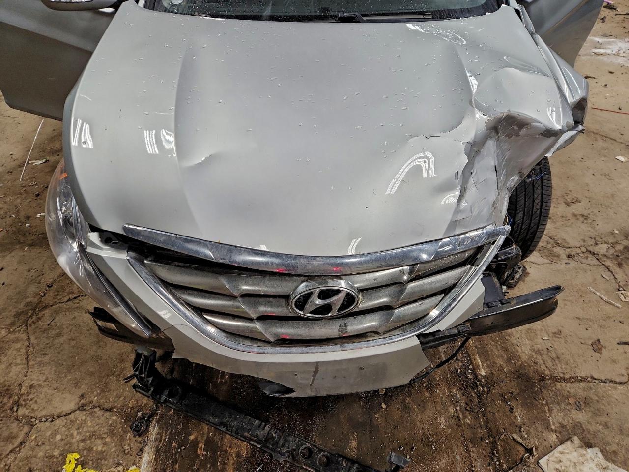 2011 HYUNDAI SONATA SE photo 11
