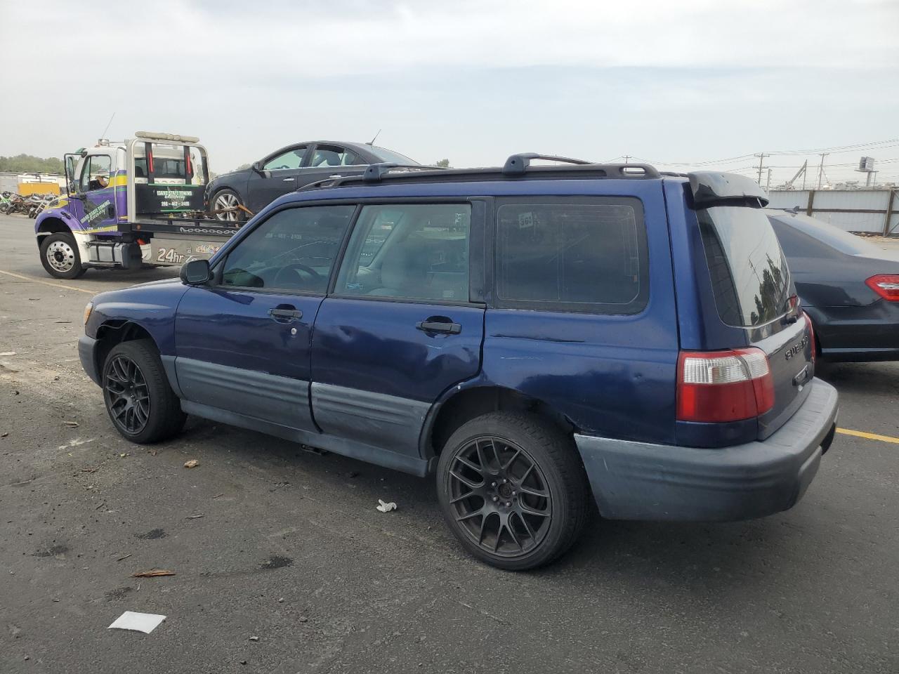 2001 SUBARU FORESTER photo 2
