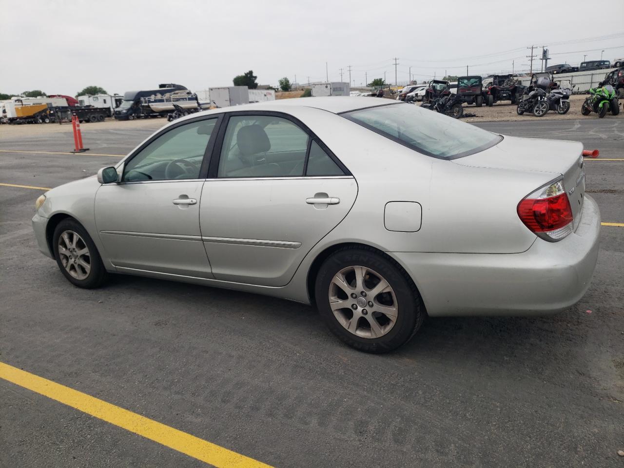 2005 TOYOTA CAMRY LE photo 2